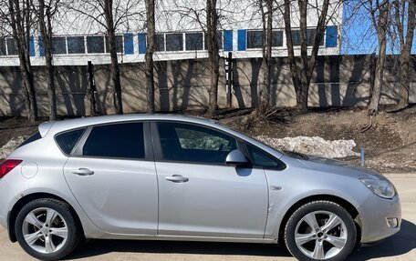 Opel Astra J, 2010 год, 600 000 рублей, 6 фотография