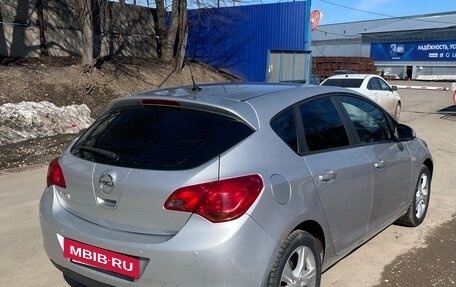 Opel Astra J, 2010 год, 600 000 рублей, 2 фотография