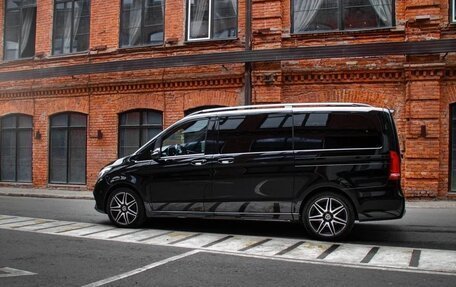 Mercedes-Benz V-Класс, 2018 год, 8 900 000 рублей, 3 фотография