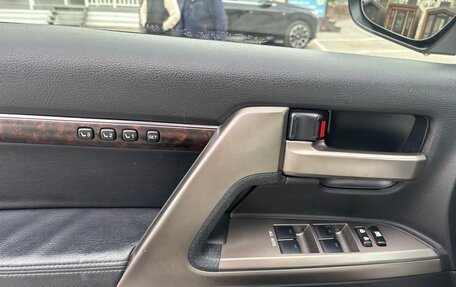 Toyota Land Cruiser 200, 2011 год, 2 750 000 рублей, 18 фотография