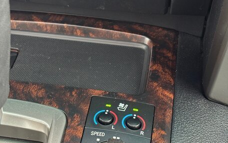 Toyota Land Cruiser 200, 2011 год, 2 750 000 рублей, 24 фотография