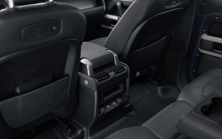 Land Rover Defender II, 2021 год, 5 400 000 рублей, 33 фотография