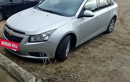 Chevrolet Cruze II, 2010 год, 795 000 рублей, 2 фотография
