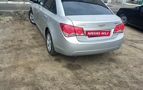 Chevrolet Cruze II, 2010 год, 795 000 рублей, 3 фотография
