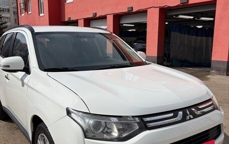 Mitsubishi Outlander III рестайлинг 3, 2012 год, 1 600 000 рублей, 2 фотография