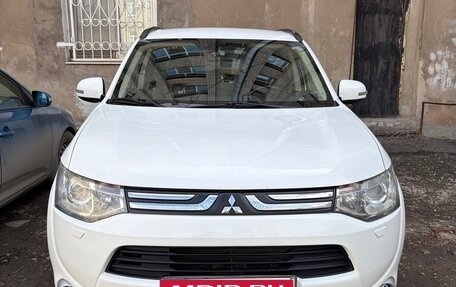 Mitsubishi Outlander III рестайлинг 3, 2012 год, 1 600 000 рублей, 4 фотография