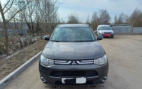 Mitsubishi Outlander III рестайлинг 3, 2013 год, 1 300 000 рублей, 1 фотография