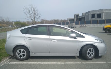 Toyota Prius, 2015 год, 1 075 000 рублей, 1 фотография