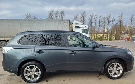 Mitsubishi Outlander III рестайлинг 3, 2013 год, 1 300 000 рублей, 4 фотография