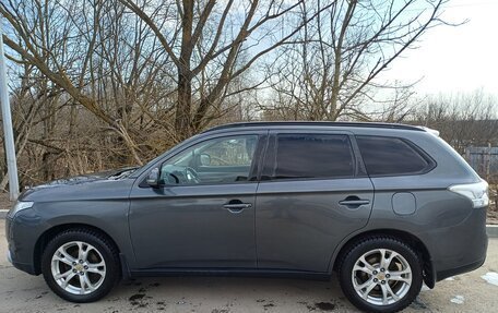 Mitsubishi Outlander III рестайлинг 3, 2013 год, 1 300 000 рублей, 8 фотография