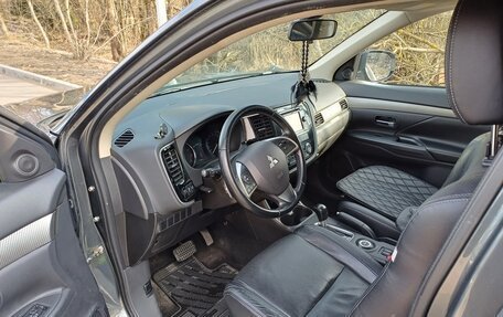 Mitsubishi Outlander III рестайлинг 3, 2013 год, 1 300 000 рублей, 12 фотография