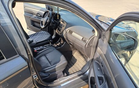 Mitsubishi Outlander III рестайлинг 3, 2013 год, 1 300 000 рублей, 11 фотография