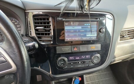 Mitsubishi Outlander III рестайлинг 3, 2013 год, 1 300 000 рублей, 13 фотография