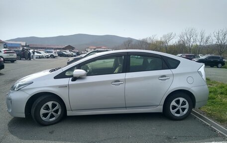 Toyota Prius, 2015 год, 1 075 000 рублей, 3 фотография