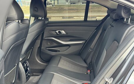 BMW 3 серия, 2019 год, 3 702 000 рублей, 10 фотография