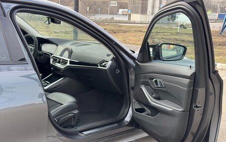 BMW 3 серия, 2019 год, 3 702 000 рублей, 15 фотография