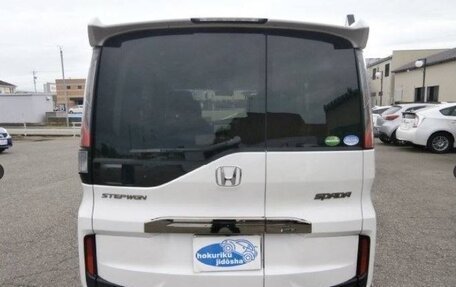 Honda Stepwgn IV, 2021 год, 2 300 000 рублей, 5 фотография