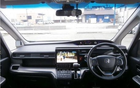 Honda Stepwgn IV, 2021 год, 2 300 000 рублей, 14 фотография