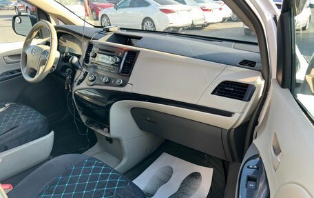 Toyota Sienna III, 2010 год, 2 149 900 рублей, 12 фотография