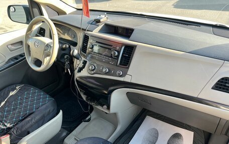 Toyota Sienna III, 2010 год, 2 149 900 рублей, 13 фотография