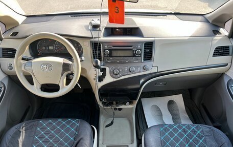 Toyota Sienna III, 2010 год, 2 149 900 рублей, 16 фотография