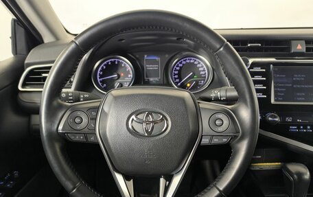 Toyota Camry, 2019 год, 2 200 000 рублей, 18 фотография