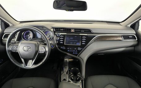 Toyota Camry, 2019 год, 2 200 000 рублей, 16 фотография