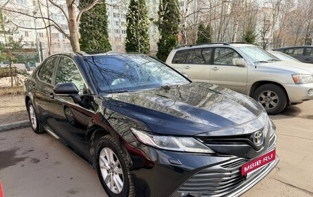 Toyota Camry, 2019 год, 2 000 000 рублей, 2 фотография