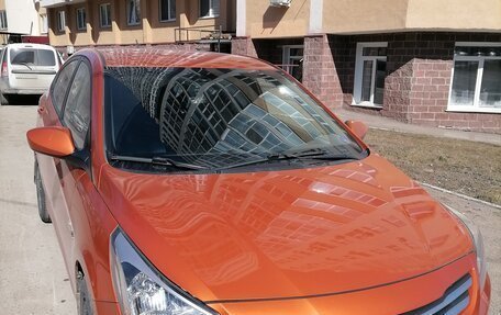 Hyundai Solaris II рестайлинг, 2015 год, 1 000 000 рублей, 4 фотография