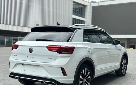 Volkswagen T-Roc I, 2023 год, 1 790 000 рублей, 3 фотография