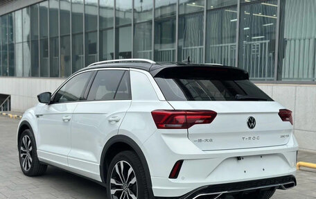 Volkswagen T-Roc I, 2023 год, 1 790 000 рублей, 5 фотография