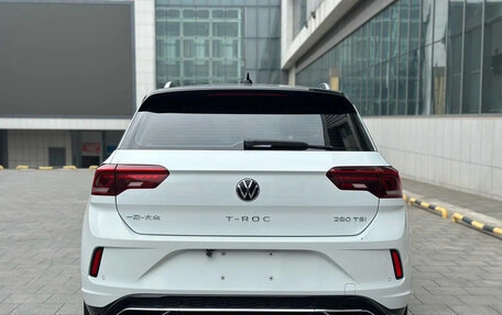 Volkswagen T-Roc I, 2023 год, 1 790 000 рублей, 4 фотография