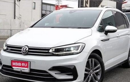 Volkswagen Touran III, 2017 год, 1 620 000 рублей, 1 фотография