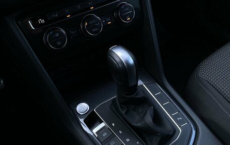 Volkswagen Tiguan II, 2019 год, 2 549 000 рублей, 18 фотография