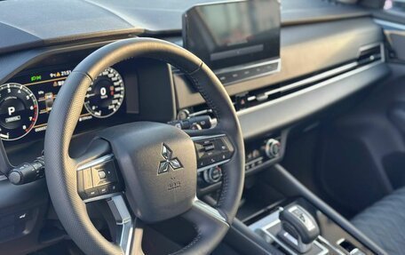 Mitsubishi Outlander, 2023 год, 3 990 000 рублей, 10 фотография