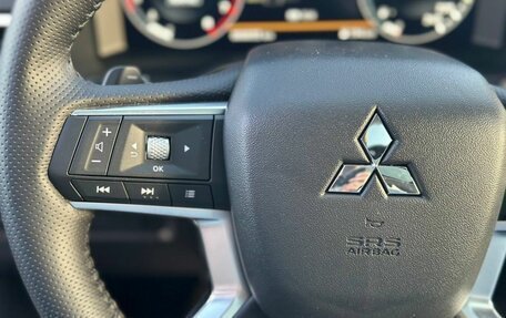 Mitsubishi Outlander, 2023 год, 3 990 000 рублей, 14 фотография