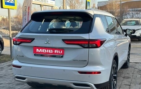 Mitsubishi Outlander, 2023 год, 3 990 000 рублей, 5 фотография