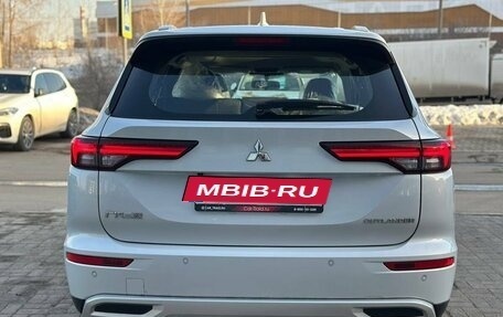 Mitsubishi Outlander, 2023 год, 3 990 000 рублей, 6 фотография