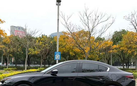 Mazda 3, 2023 год, 2 100 000 рублей, 3 фотография