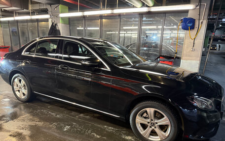Mercedes-Benz E-Класс, 2017 год, 3 100 000 рублей, 5 фотография