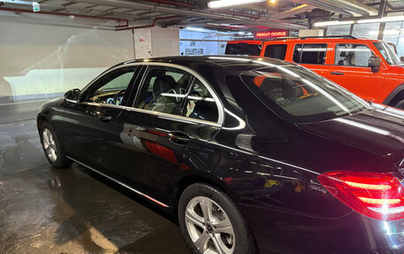 Mercedes-Benz E-Класс, 2017 год, 3 100 000 рублей, 4 фотография