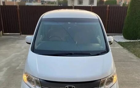 Honda Stepwgn IV, 2016 год, 1 630 000 рублей, 2 фотография