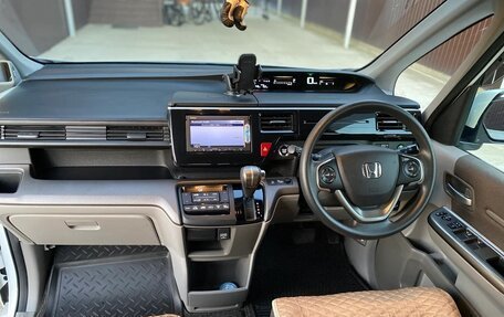 Honda Stepwgn IV, 2016 год, 1 630 000 рублей, 10 фотография