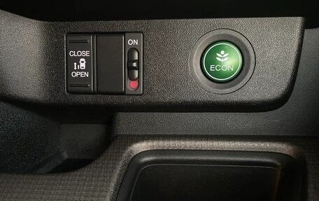 Honda Stepwgn IV, 2016 год, 1 630 000 рублей, 13 фотография