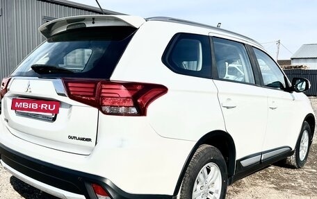 Mitsubishi Outlander III рестайлинг 3, 2016 год, 1 799 000 рублей, 6 фотография