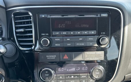 Mitsubishi Outlander III рестайлинг 3, 2016 год, 1 799 000 рублей, 16 фотография