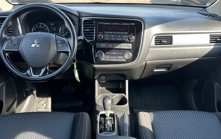 Mitsubishi Outlander III рестайлинг 3, 2016 год, 1 799 000 рублей, 12 фотография