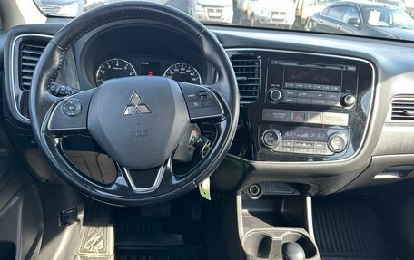 Mitsubishi Outlander III рестайлинг 3, 2016 год, 1 799 000 рублей, 14 фотография