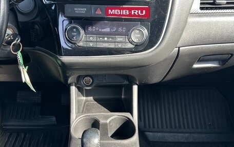Mitsubishi Outlander III рестайлинг 3, 2016 год, 1 799 000 рублей, 15 фотография