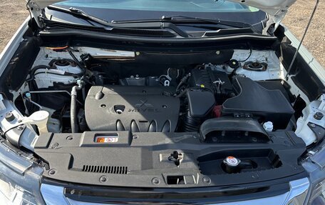 Mitsubishi Outlander III рестайлинг 3, 2016 год, 1 799 000 рублей, 28 фотография